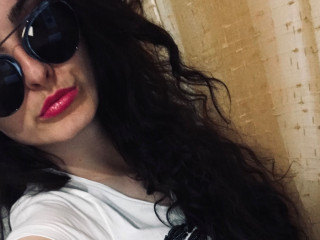 Alter: / - Größe: / - Geschlecht: - Ausrichtung: - Haare: / - Piercing: - BH-Größe: - Hautfarbe: - Augen: - Rasur: