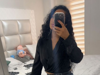 Alaska Stars - Es gibt keine sinnlichere Frau als die mit einem zarten Gesicht und einem bösen Geist.