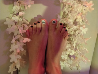 Alter:  /  - Größe:  /  - Geschlecht:  - Ausrichtung:  - Haare:  /  - Piercing:  - BH-Größe:  - Hautfarbe:  - Augen:  - Rasur:  