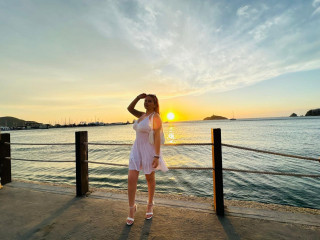 Alter: / - Größe: / - Geschlecht: - Ausrichtung: - Haare: / - Piercing: - BH-Größe: - Hautfarbe: - Augen: - Rasur: