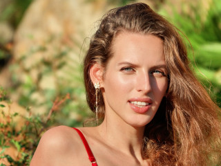 Victoria Whisper - Bereit, für verrückten Spaß?