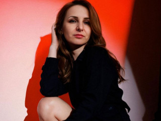 Alter:  /  - Größe:  /  - Geschlecht:  - Ausrichtung:  - Haare:  /  - Piercing:  - BH-Größe:  - Hautfarbe:  - Augen:  - Rasur:  