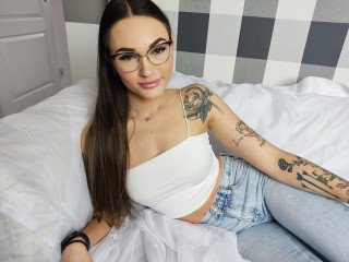 Anal-Sex, Oralsex, Outdoor, Rollenspiele, Sexspielzeug, Spanking, Tattoos, Voyeurismus, Live-Dates