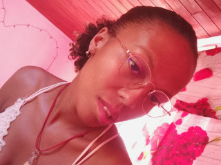 AlicaXArt - Ich kann geil sein, wenn du mich willst. Versuche mich, heiß zu machen und du wirst es erleben.