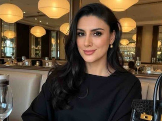 Alter:  /  - Größe:  /  - Geschlecht:  - Ausrichtung:  - Haare:  /  - Piercing:  - BH-Größe:  - Hautfarbe:  - Augen:  - Rasur:  