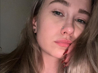 glossybabe18 - Hallo und herzlich willkommen auf meiner Seite! Ich freue mich schon darauf, mit dir Spaß zu haben.