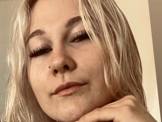 Alter: / - Größe: / - Geschlecht: - Ausrichtung: - Haare: / - Piercing: - BH-Größe: - Hautfarbe: - Augen: - Rasur: