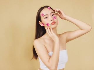 Alter: / - Größe: / - Geschlecht: - Ausrichtung: - Haare: / - Piercing: - BH-Größe: - Hautfarbe: - Augen: - Rasur: