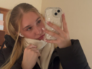 Alter:  /  - Größe:  /  - Geschlecht:  - Ausrichtung:  - Haare:  /  - Piercing:  - BH-Größe:  - Hautfarbe:  - Augen:  - Rasur:  