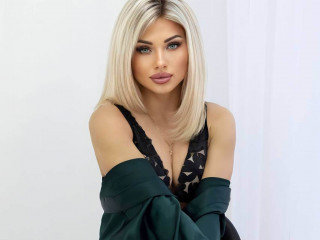 Alter: / - Größe: / - Geschlecht: - Ausrichtung: - Haare: / - Piercing: - BH-Größe: - Hautfarbe: - Augen: - Rasur: