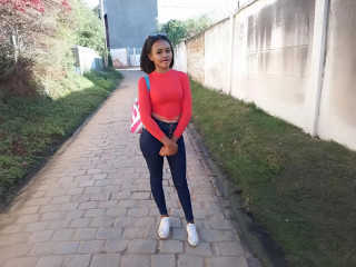 Alter:  /  - Größe:  /  - Geschlecht:  - Ausrichtung:  - Haare:  /  - Piercing:  - BH-Größe:  - Hautfarbe:  - Augen:  - Rasur:  