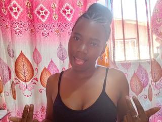 Allicia - Ich bin ein romantisches Mädchen mit schüchternen Träumen und Hoffnungen.