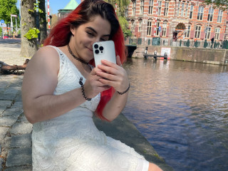 Alter:  /  - Größe:  /  - Geschlecht:  - Ausrichtung:  - Haare:  /  - Piercing:  - BH-Größe:  - Hautfarbe:  - Augen:  - Rasur:  