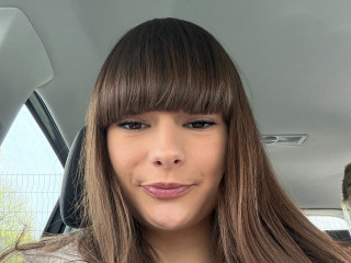 Alinya - Willkommen in meinem Zimmer, Liebling. Lass uns etwas für Erwachsene machen.