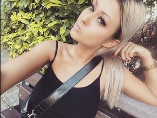 AmyNightStar - I`m a very open minded girl who love to have fun! :)  Wanna have fun with me and my pussy?