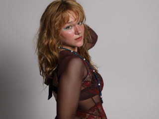 Ich rede sehr gerne... und ich genieße es sehr, meinen Körper zu genießen.