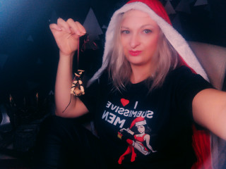 Alter:  /  - Größe:  /  - Geschlecht:  - Ausrichtung:  - Haare:  /  - Piercing:  - BH-Größe:  - Hautfarbe:  - Augen:  - Rasur: 