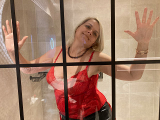 Ich bin deine virtuelle JOI-Domina! Ich liebe es, dich mit einer guten JOI, CEI oder SPH, CBT, Rollenspielen und Fetisch-Femdom zu kontrollieren. Ich mag es, mich von einem echten Master kontrollieren zu lassen. Es bereitet mir großes Vergnügen. Ich würde hier gerne ein echtes Geldschwein treffen.