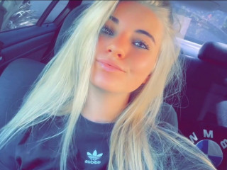 Alter:  /  - Größe:  /  - Geschlecht:  - Ausrichtung:  - Haare:  /  - Piercing:  - BH-Größe:  - Hautfarbe:  - Augen:  - Rasur: 