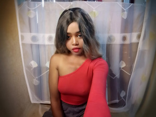 AlisaXMellody - Ich bin ein süßes, wunderschönes Mädchen, das bereit ist, deine Fantasien zu erfüllen