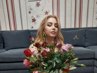 Alter:  /  - Größe:  /  - Geschlecht:  - Ausrichtung:  - Haare:  /  - Piercing:  - BH-Größe:  - Hautfarbe:  - Augen:  - Rasur: 