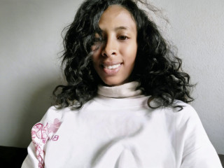 Ich verrate dir ein kleines Geheimnis. Ich kann einfach nie genug bekommen. Ich will immer mehr und mehr und mehr. Ja, du hast recht, ich bin soooooo verdammt GEIL!!!