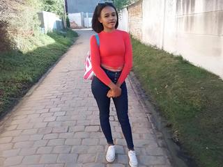 AlisaXMellody - Ich bin ein süßes, wunderschönes Mädchen, das bereit ist, deine Fantasien zu erfüllen